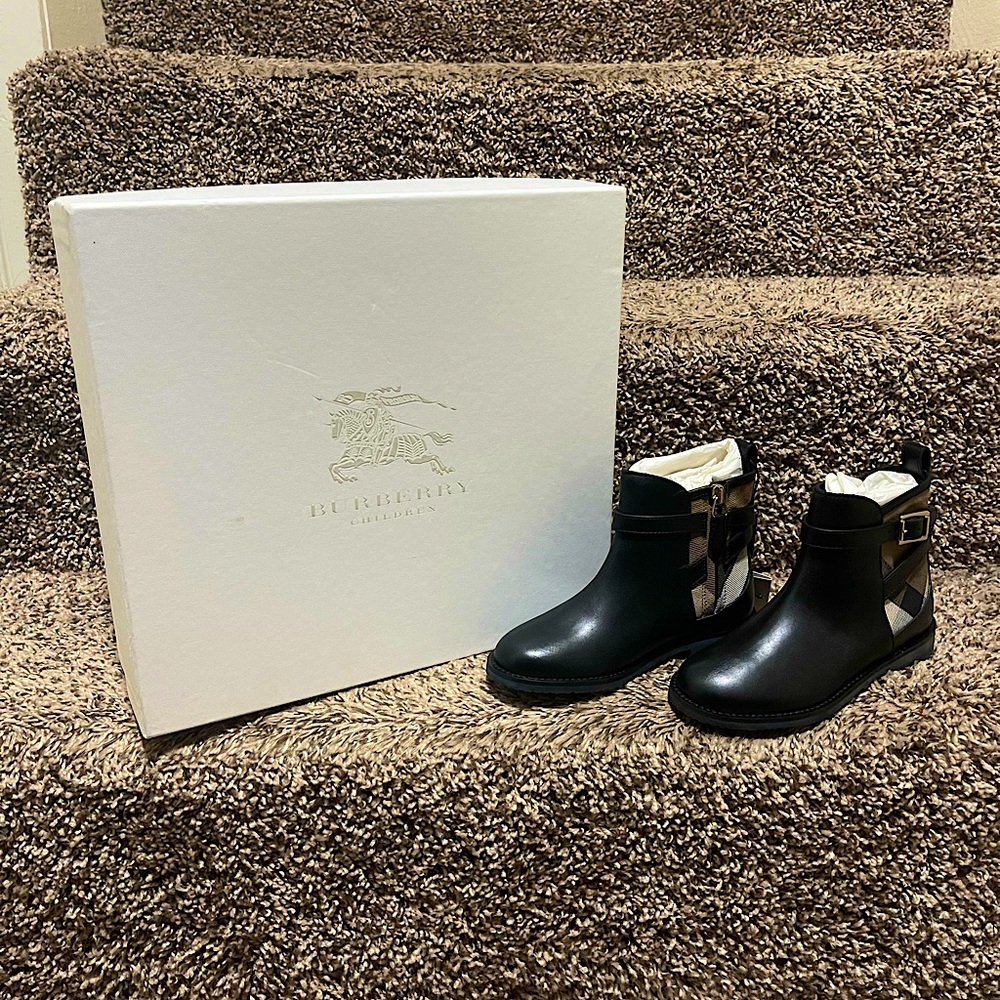 Burberry Mini Richardson KIDS size US 10.5/EU 27, BLACK- new, never used.